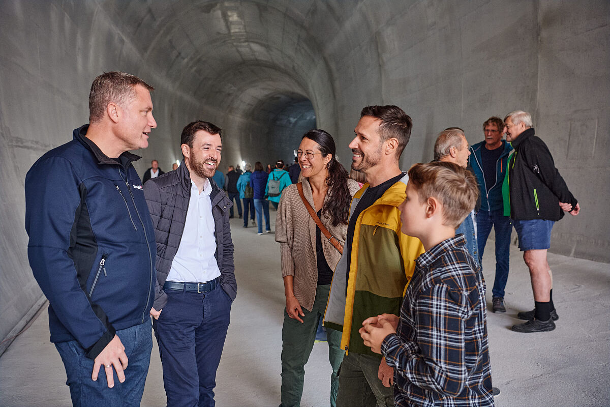 CTO Alexander Kirchner und Geschäftsführer Peter Stöckler (Energie AG Erzeugung) im Gespräch mit den Anrainer:innen
