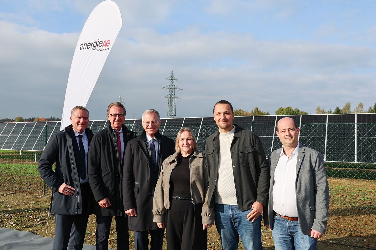 v.l.n.r.: Geschäftsführer Peter Stöckler (Energie AG Erzeugung), CEO Leonhard Schitter, Landeshauptmann Thomas Stelzer, Bettina und Josef Wanghofer (Grundstückseigentümer:in), Bürgermeister Andreas Stuhlberger