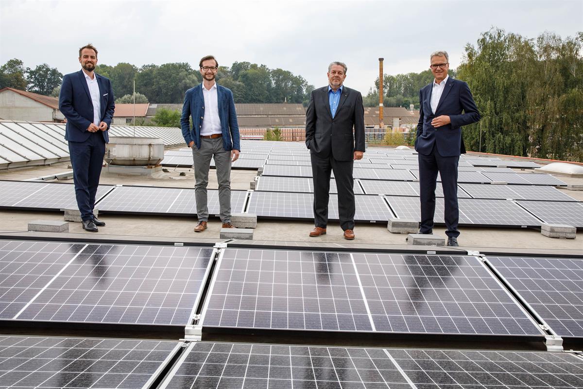 Michael Baminger (Geschäftsführer Energie AG Vertrieb), Stefan Leitl und Andreas Gibus (beide Geschäftsleitung Bauhütte Leitl-Werke GmbH), Klaus Dorninger (Geschäftsführer Energie AG Vertrieb)