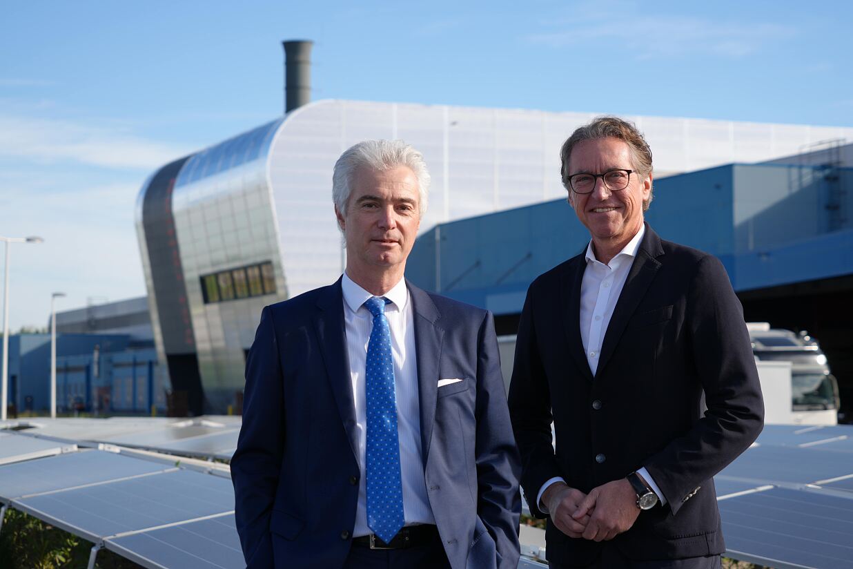 AMAG erweitert gemeinsam mit der Energie AG die bestehende Aufdach-PV-Anlage
