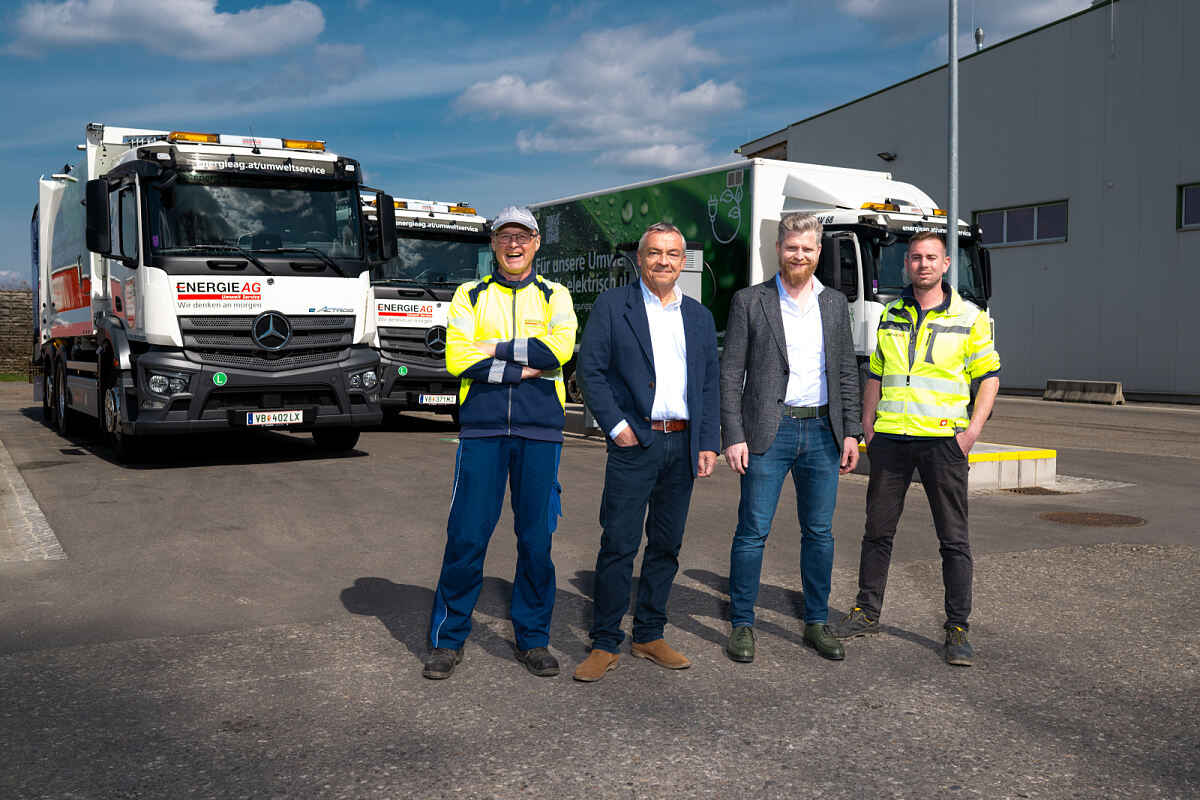 Energie AG Umwelt Service nimmt zwei elektrisch betriebene Presswägen in Redlham in Betrieb 